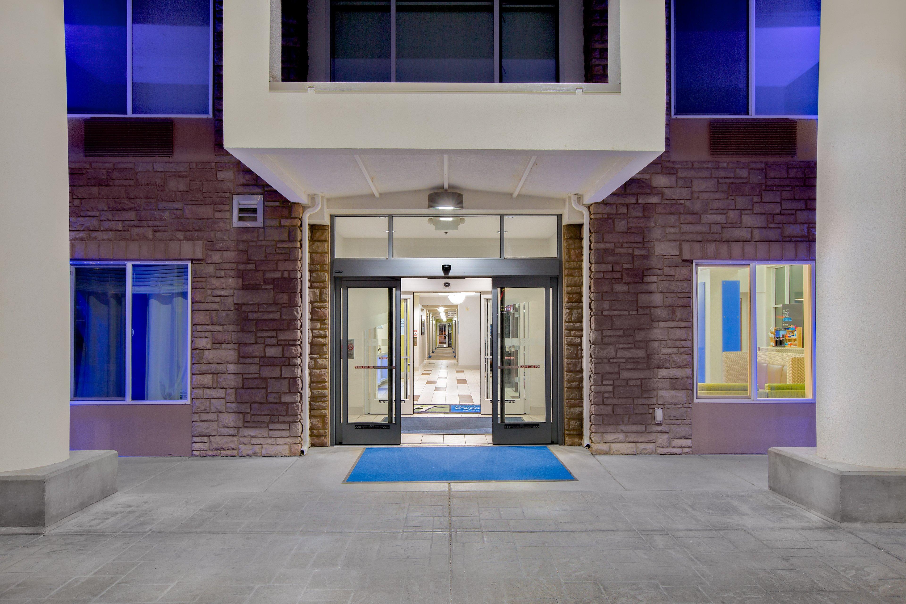 Holiday Inn Express Hotel & Suites Ontario By Ihg Exterior photo