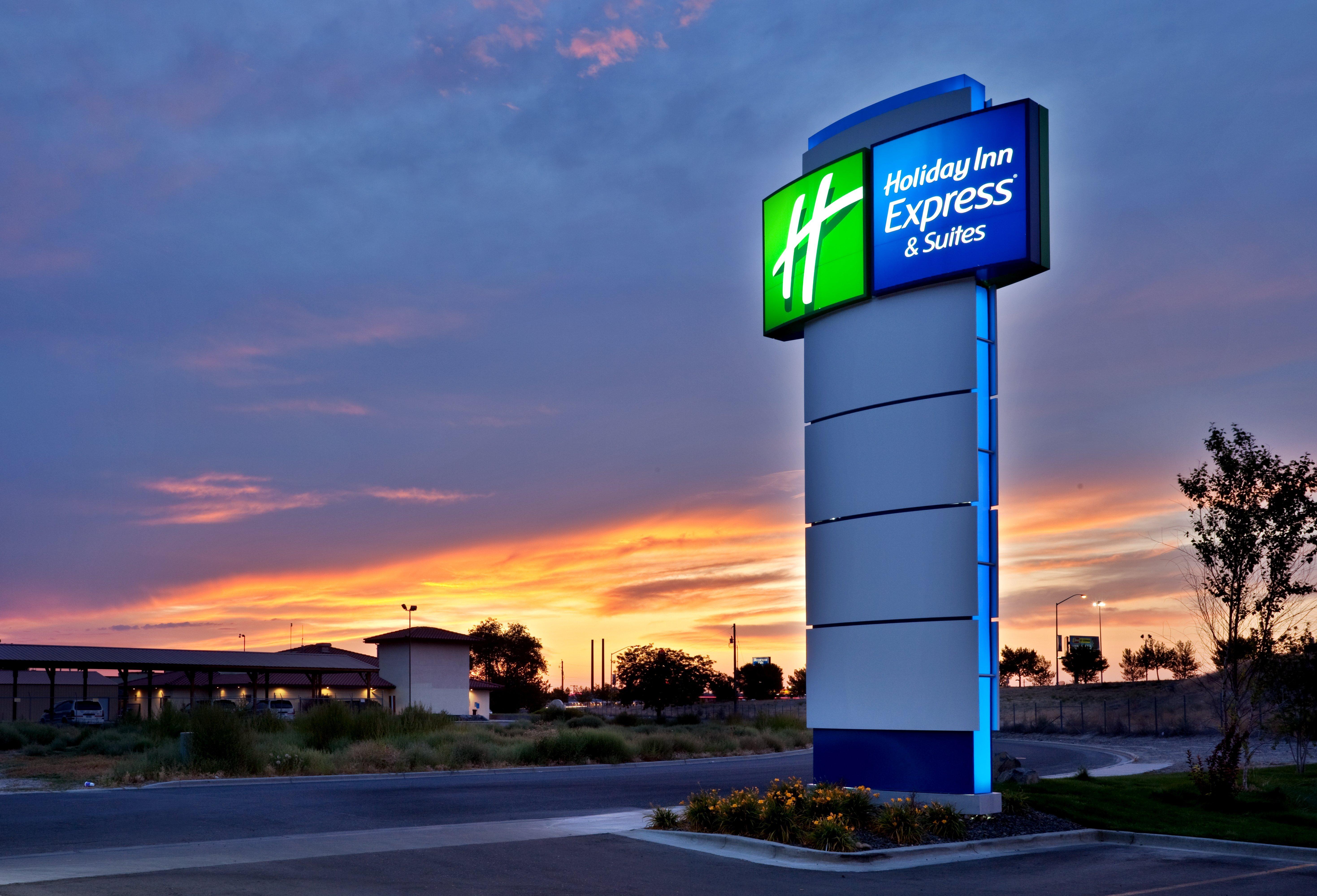Holiday Inn Express Hotel & Suites Ontario By Ihg Exterior photo